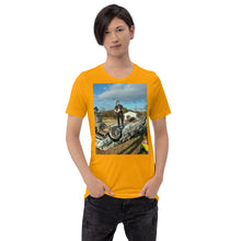 Lade das Bild in den Galerie-Viewer, Lady Strange-THINK-Music Video Premium  T-Shirt
