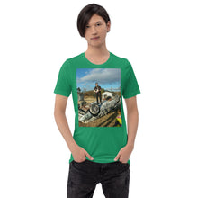 Lade das Bild in den Galerie-Viewer, Lady Strange-THINK-Music Video Premium  T-Shirt
