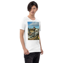 Lade das Bild in den Galerie-Viewer, Lady Strange-THINK-Music Video Premium  T-Shirt
